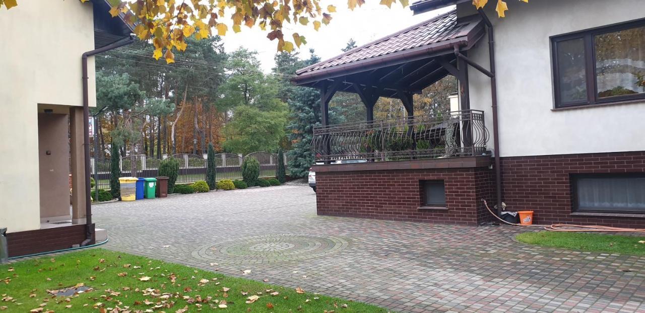 Pokoje Goscinne U Marka Tuszyn Exterior foto