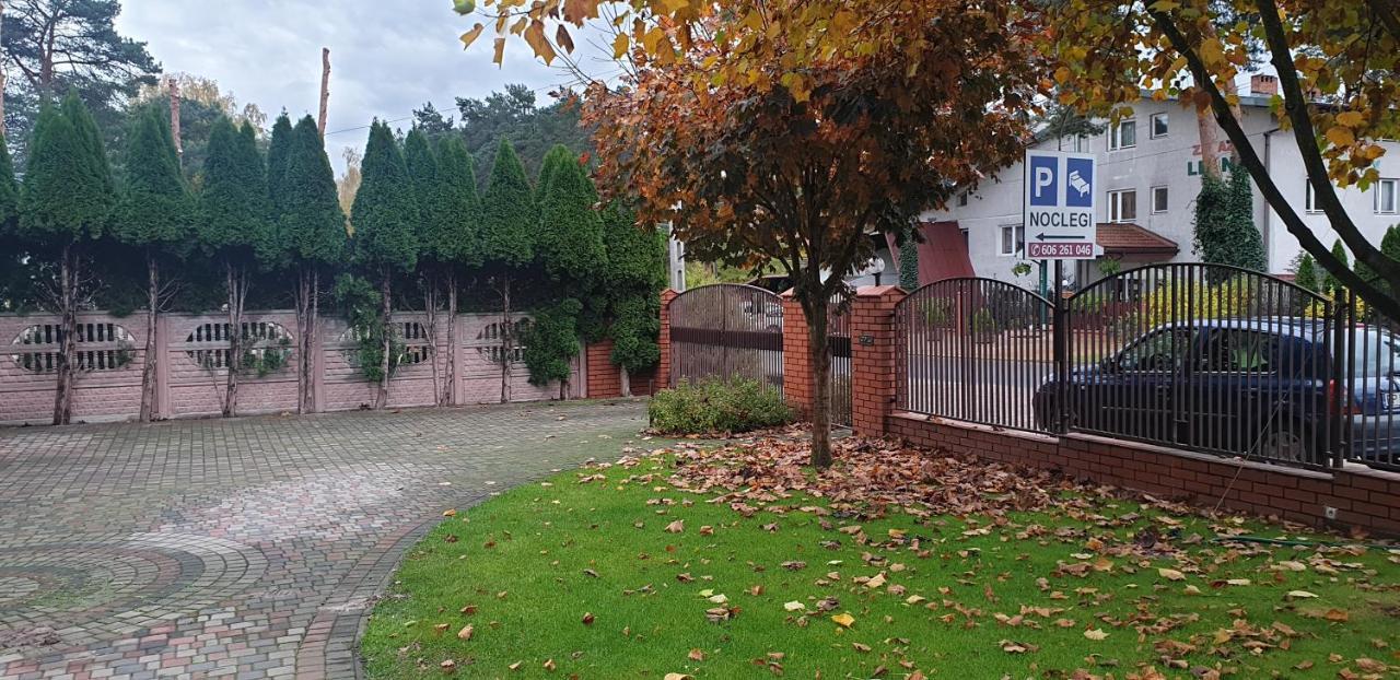 Pokoje Goscinne U Marka Tuszyn Exterior foto