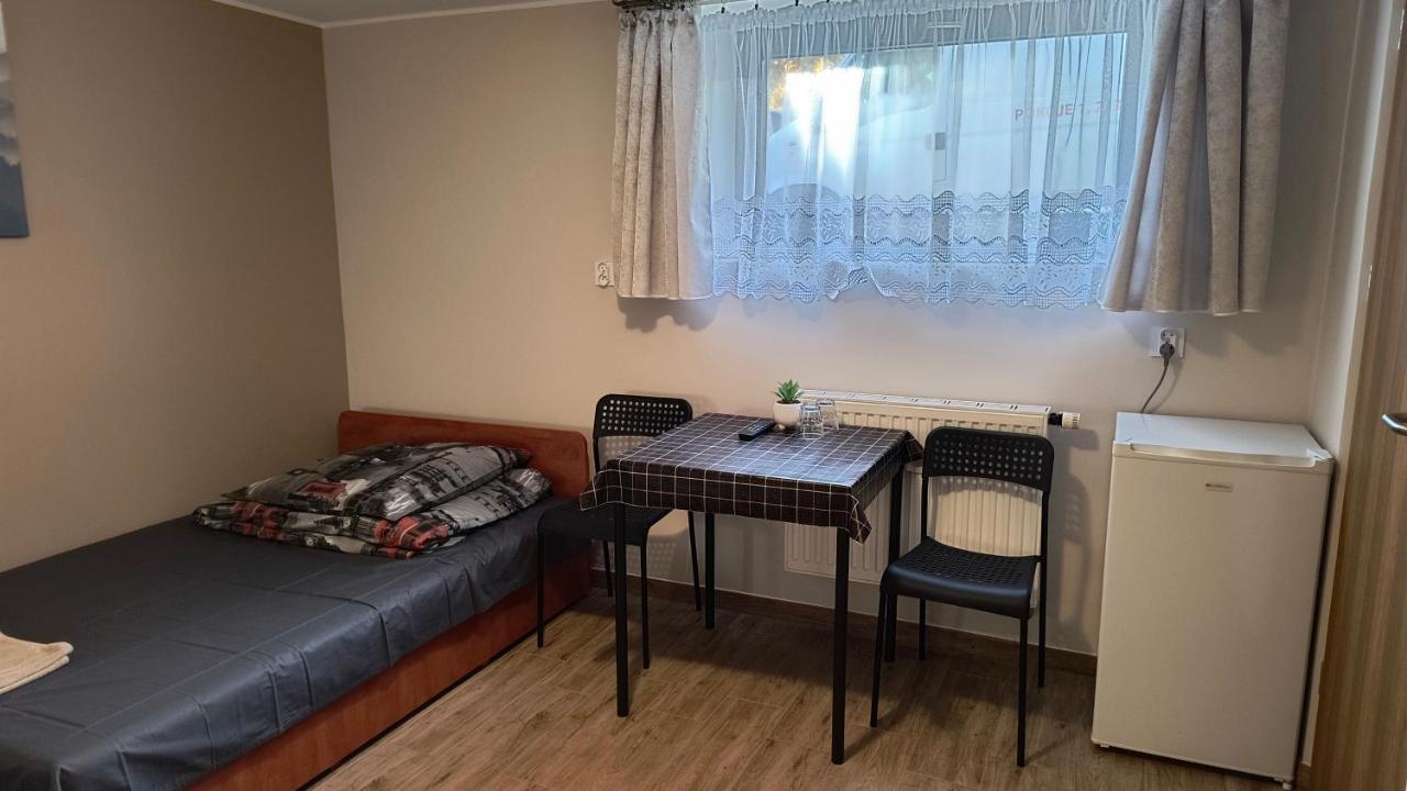 Pokoje Goscinne U Marka Tuszyn Exterior foto